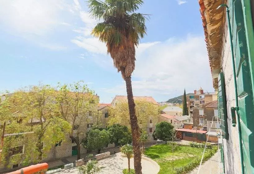 بنسيون Luxury Garden Rooms