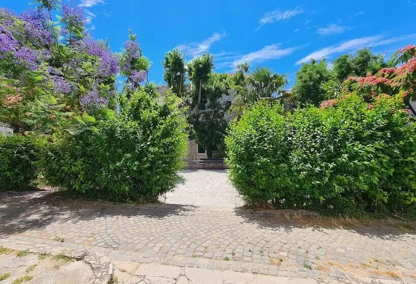 بنسيون Luxury Garden Rooms