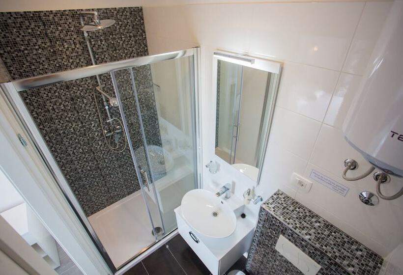 פנסיון Luxury Garden Rooms