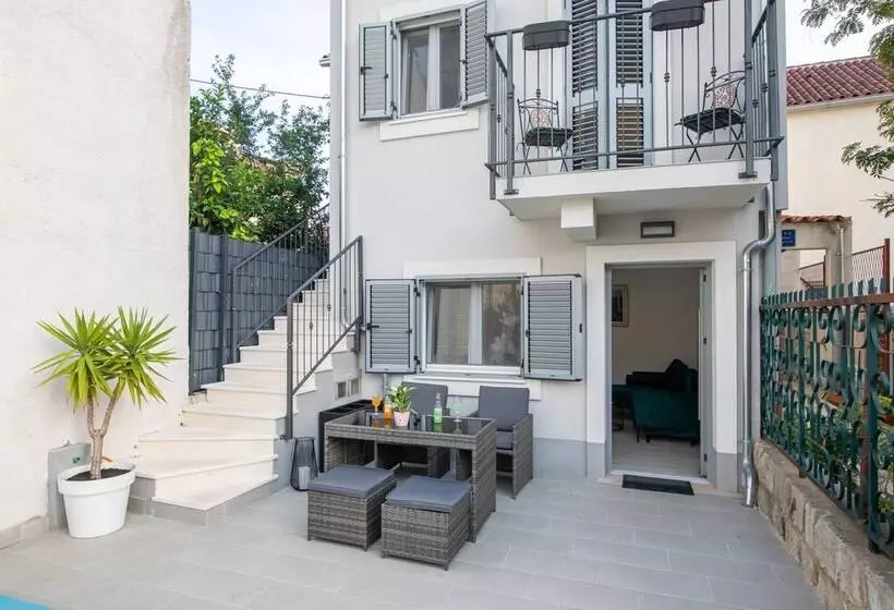 بنسيون Luxury Garden Rooms