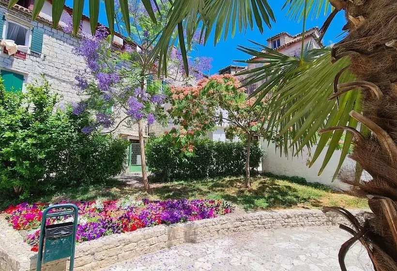 بنسيون Luxury Garden Rooms