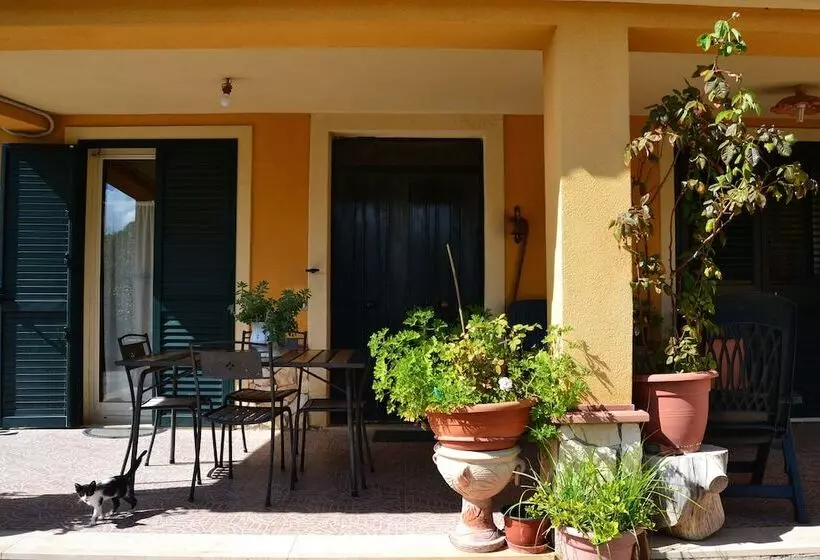 ベッドアンドブレックファースト B B S Elia Villa Surrounded By Greenery Inside The Historic Dubini Park