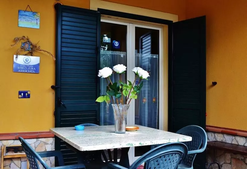 ベッドアンドブレックファースト B B S Elia Villa Surrounded By Greenery Inside The Historic Dubini Park