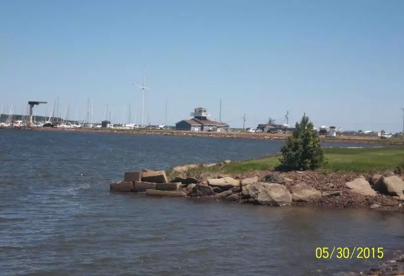 Cottage Jasmine On The Shediac Bay With Hot Tub