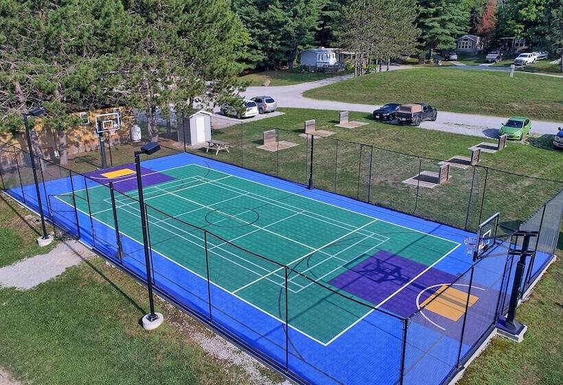 בית מלון כפרי Great Blue Resorts   Shamrock Bay Resort