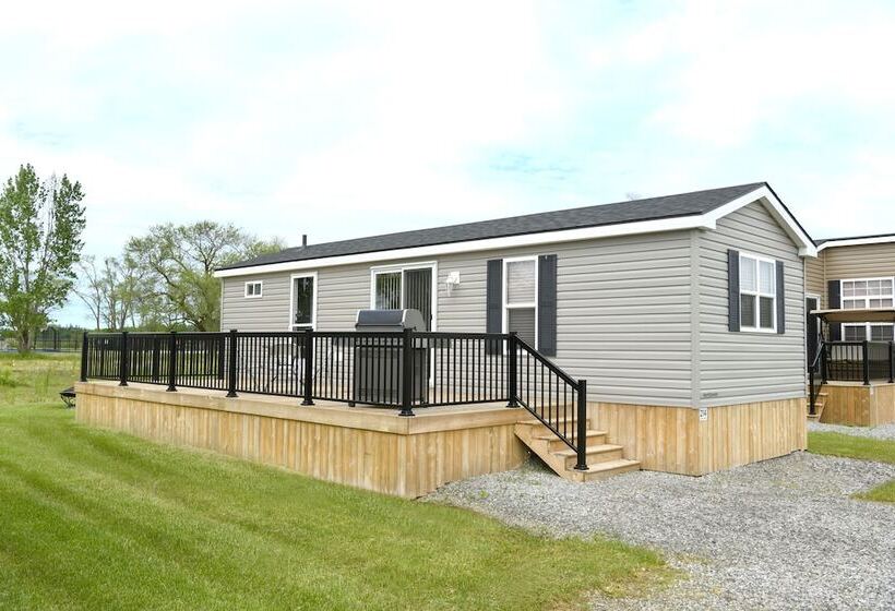 בית מלון כפרי Great Blue Resorts   Shamrock Bay Resort