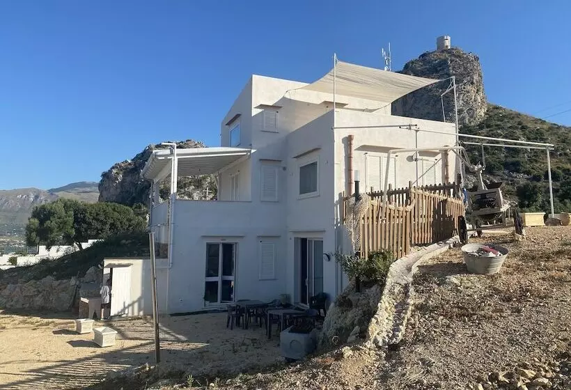 Hotelli La Sula Mare Accommodation 2 Km From The Zingaro Nature Reserve