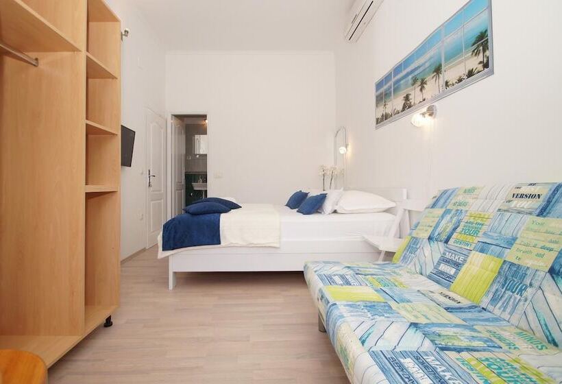 بنسيون Guesthouse Old Town