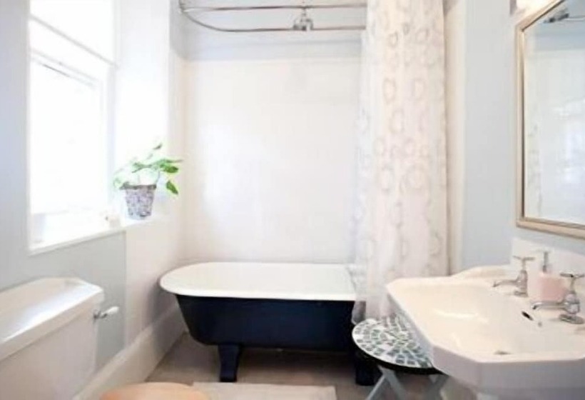 بنسيون Molesworth Manor