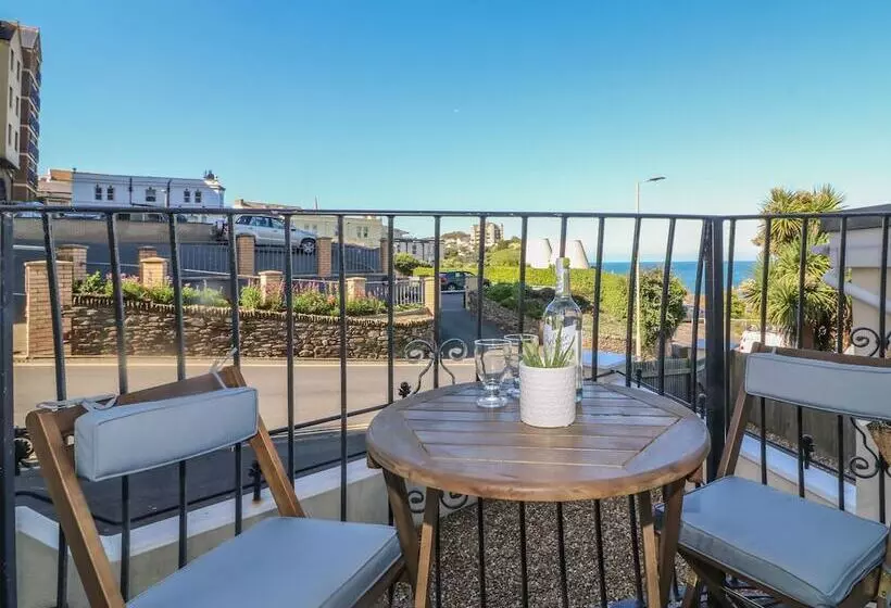 10 Cove View