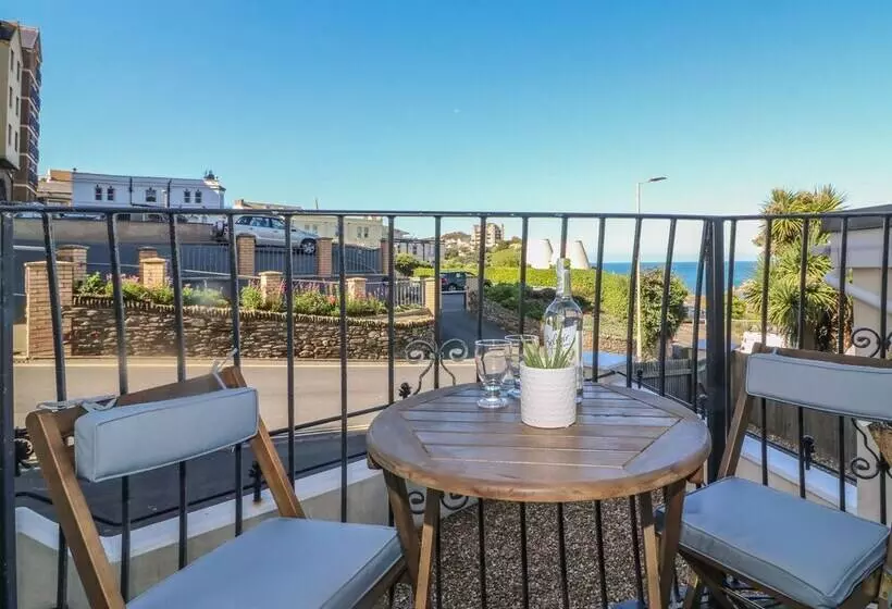 10 Cove View