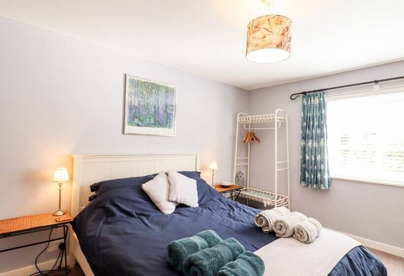 Courtyard Cottage, Poplar Farm Barn