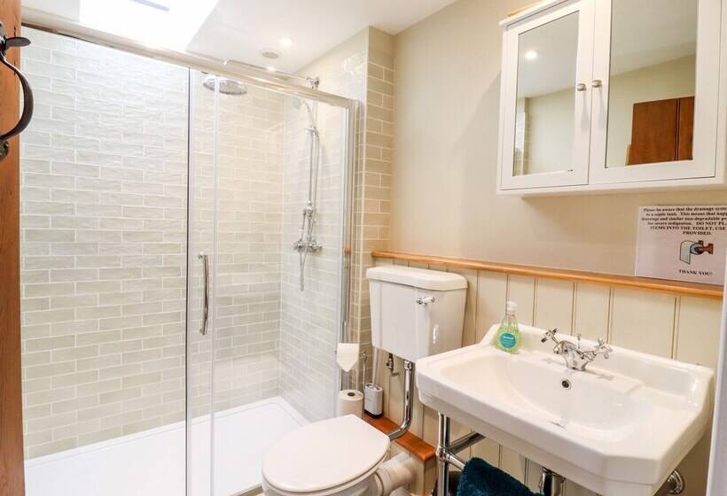 Courtyard Cottage, Poplar Farm Barn