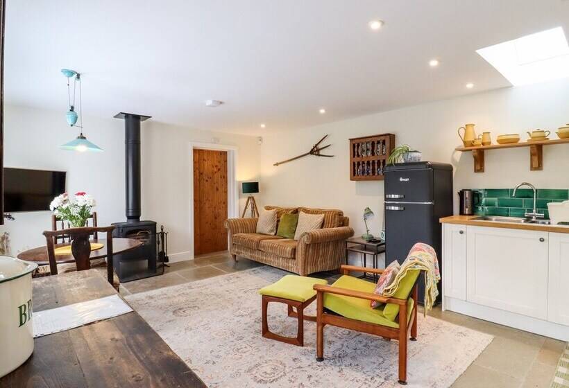 Courtyard Cottage, Poplar Farm Barn