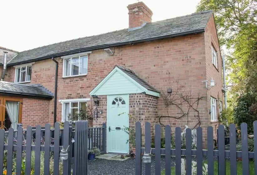 Ensdon Lea Cottage