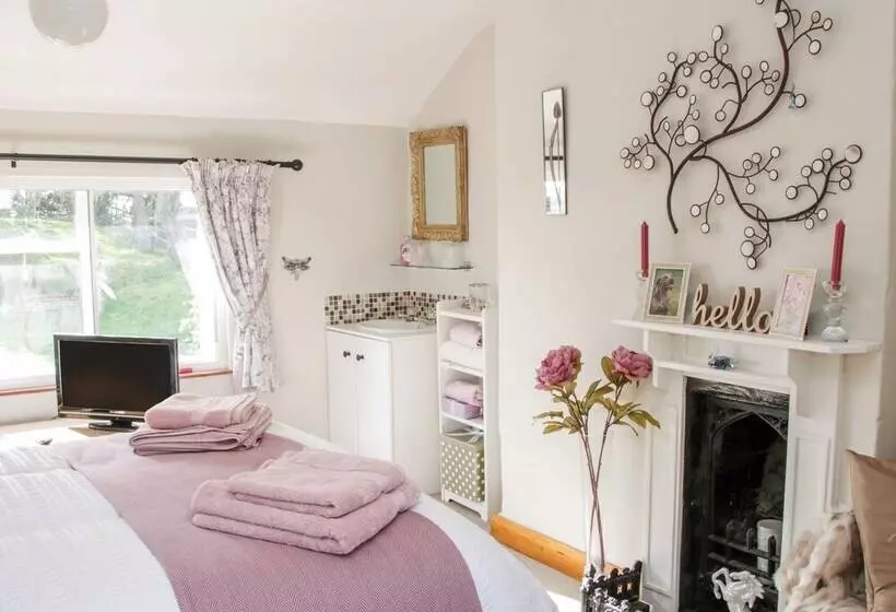 Ensdon Lea Cottage