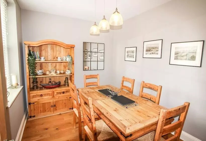 Alpen Rose Cottage