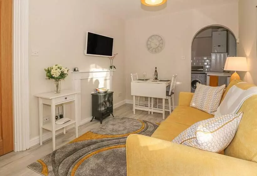 Holly Cottage