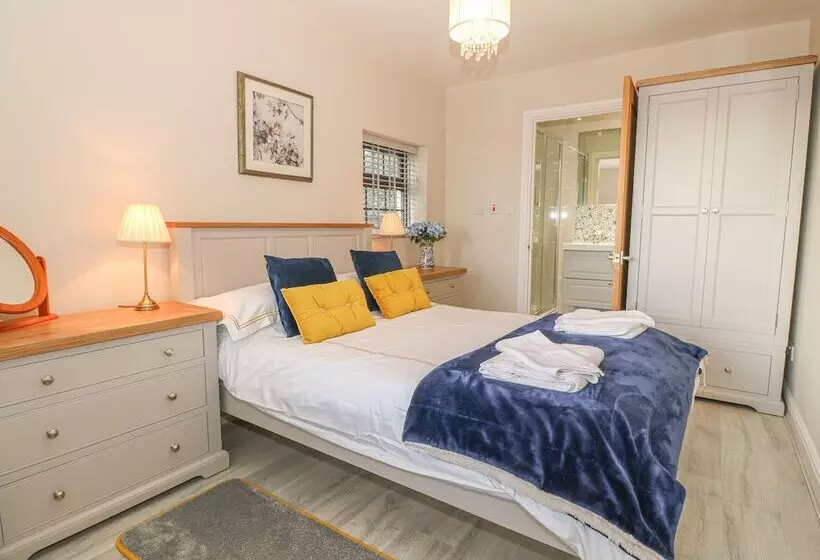 Holly Cottage