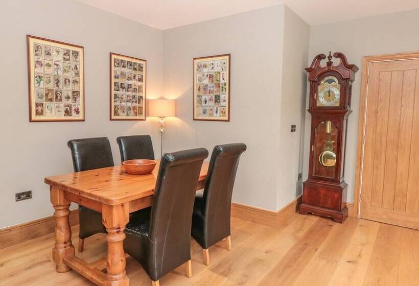 Lower Norton Farmhouse