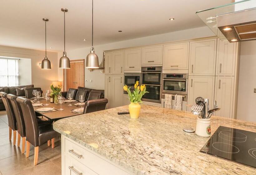 Lower Norton Farmhouse