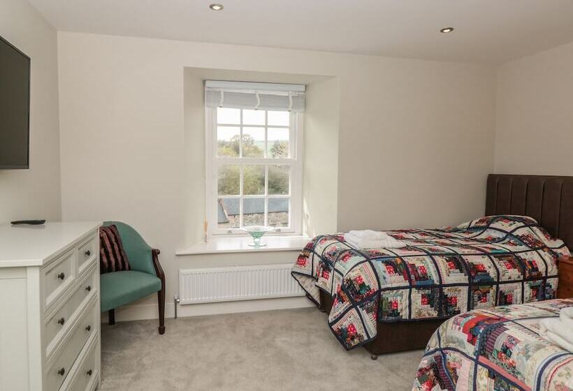 Lower Norton Farmhouse