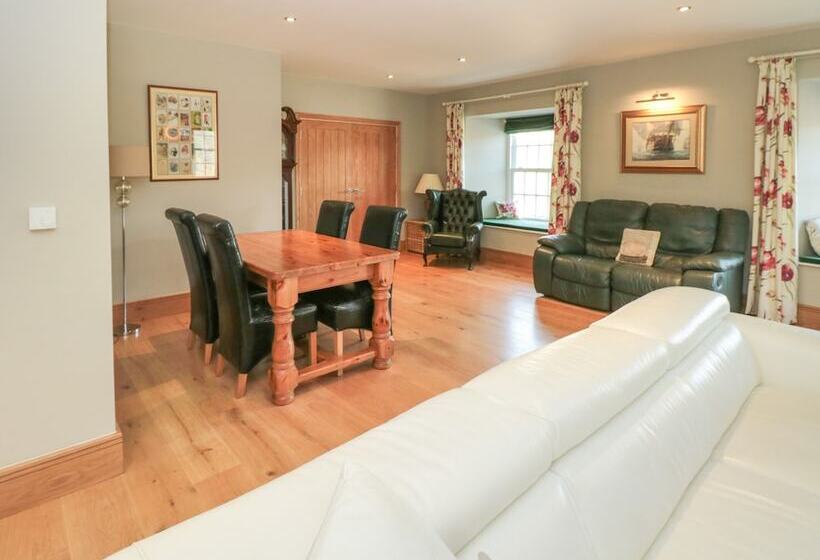 Lower Norton Farmhouse