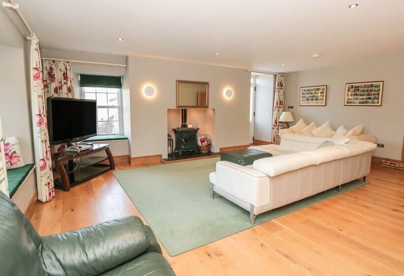 Lower Norton Farmhouse