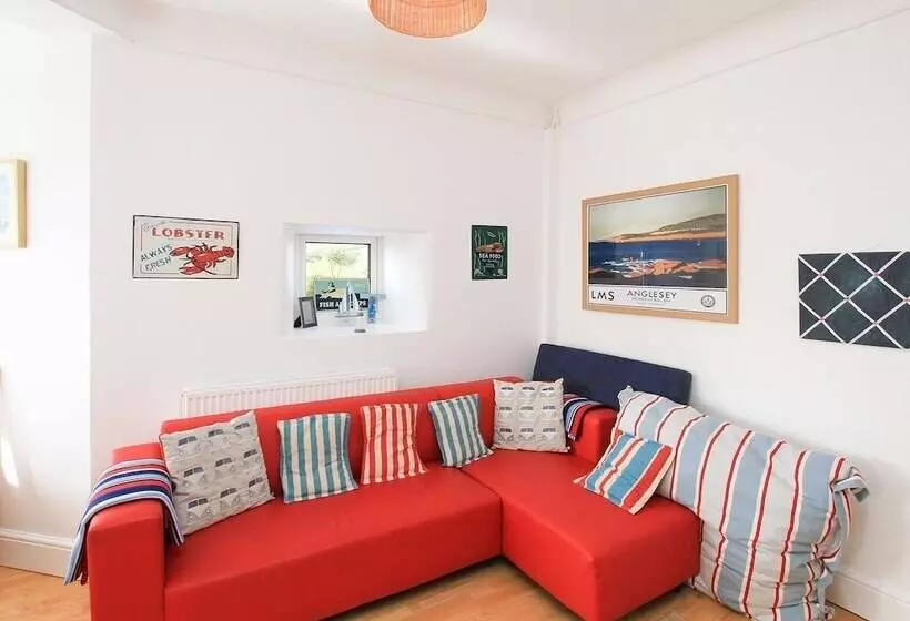 Min Y Mor Trearddur Bay
