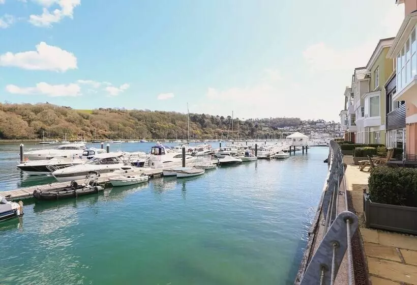 Quayside, Dart Marina