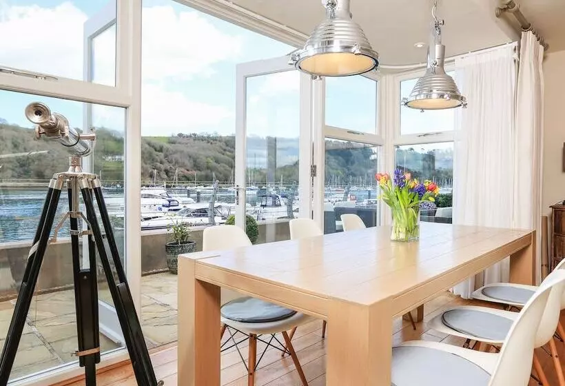Quayside, Dart Marina