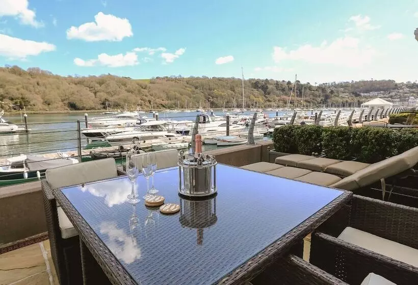 Quayside, Dart Marina