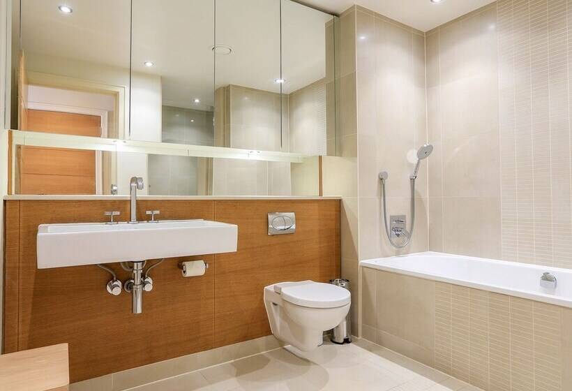 Quayside, Dart Marina