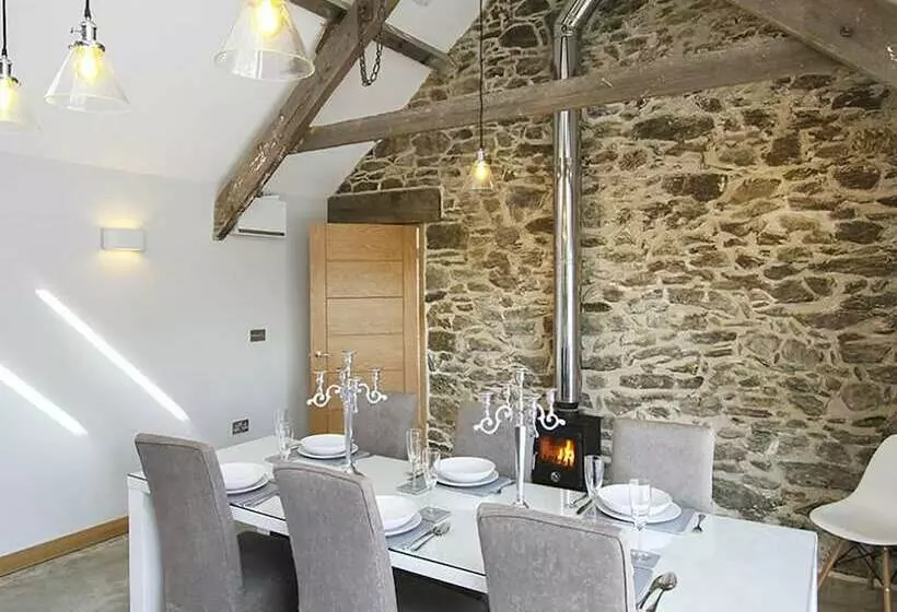 Rhyd Angharad Barns
