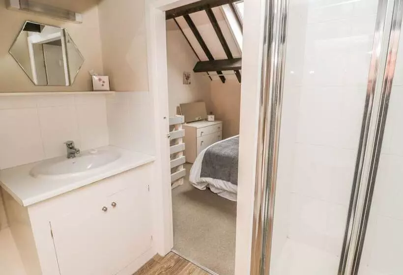 Robin Cottage