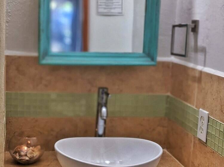 تختخواب و صبحانه Seaside Inn