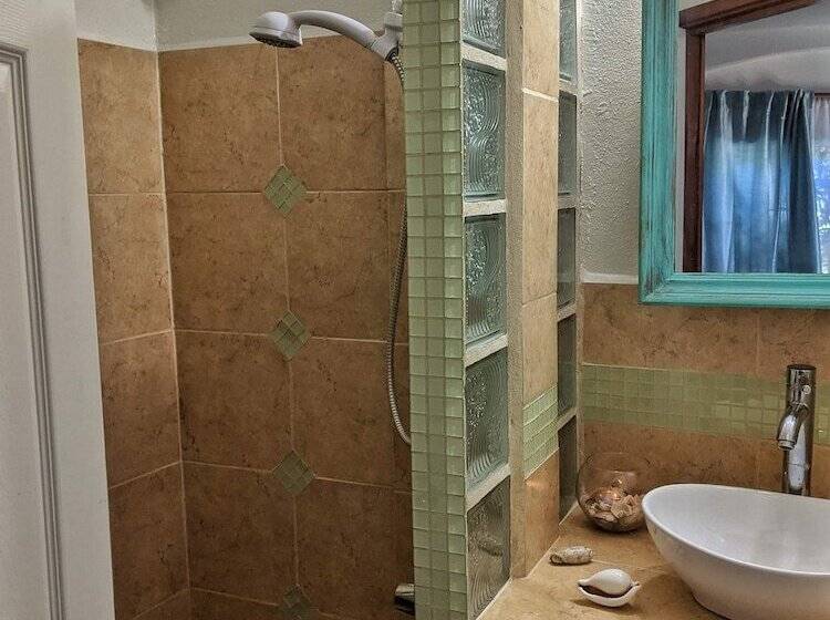 تختخواب و صبحانه Seaside Inn