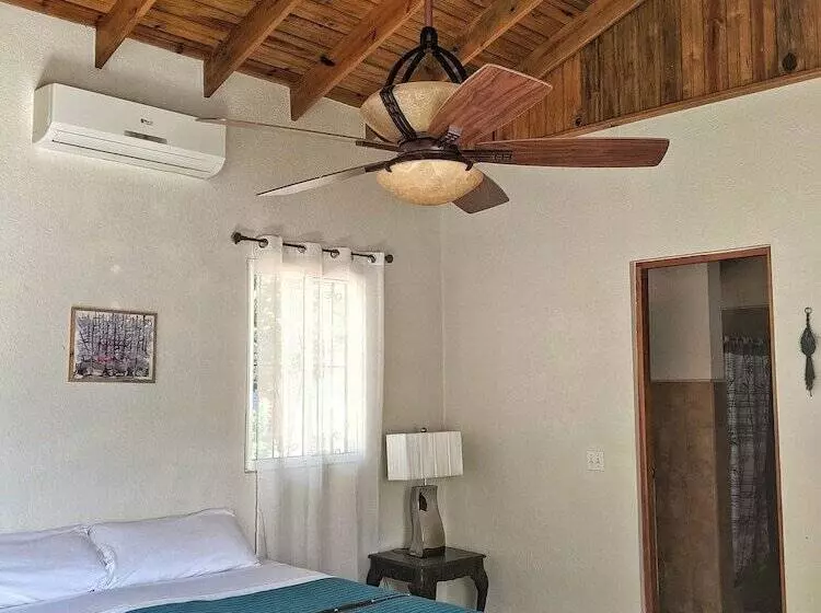 تختخواب و صبحانه Seaside Inn