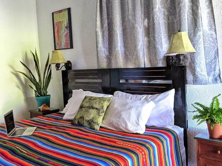تختخواب و صبحانه Seaside Inn