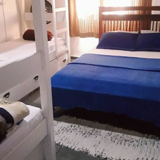 Golfinho Hostel