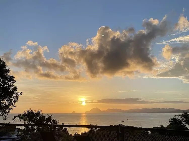 Hotelli Anoli Lodges Village