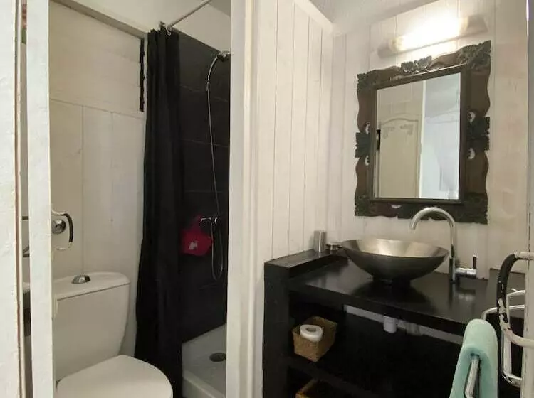 Hotelli Anoli Lodges Village