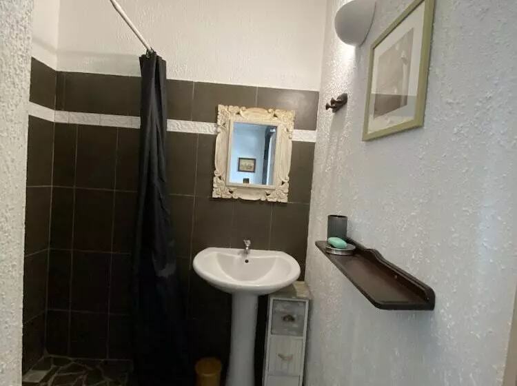 Hotelli Anoli Lodges Village