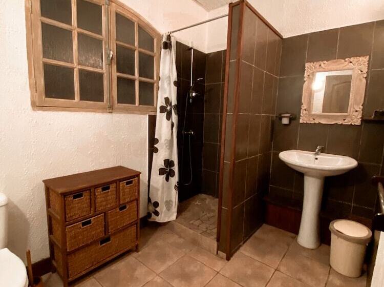 هتل Anoli Lodges Village