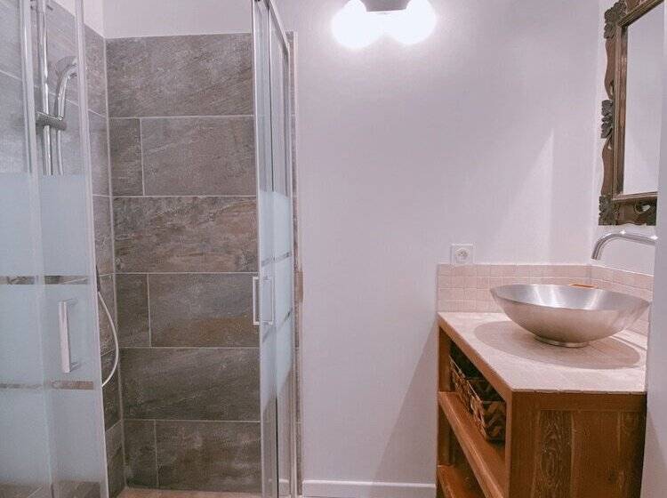 هتل Anoli Lodges Village