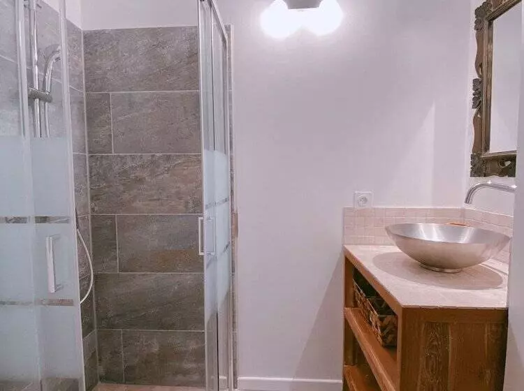 Hotelli Anoli Lodges Village