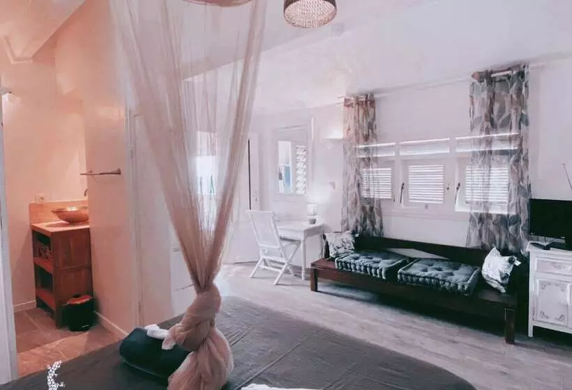 Hotelli Anoli Lodges Village