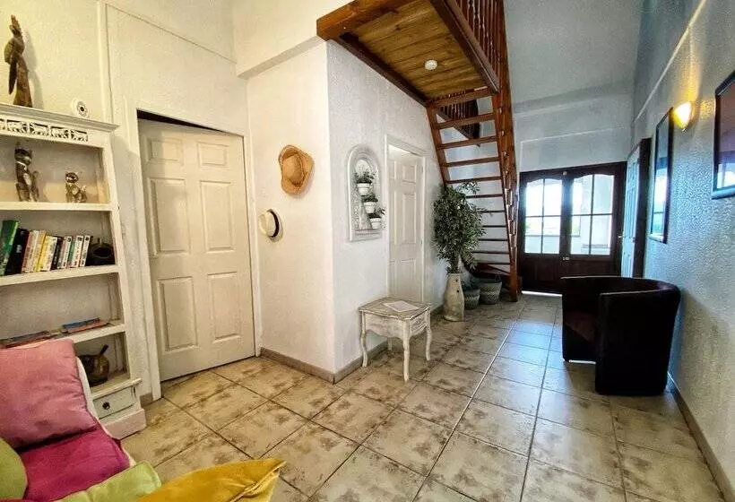 Hotelli Anoli Lodges Village