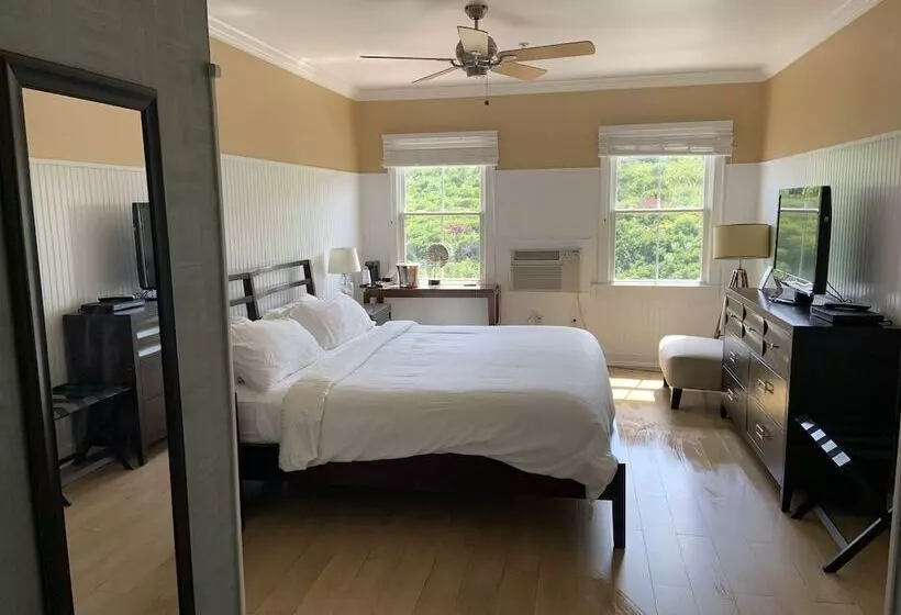 Hotelli Ballard S Beach Resort