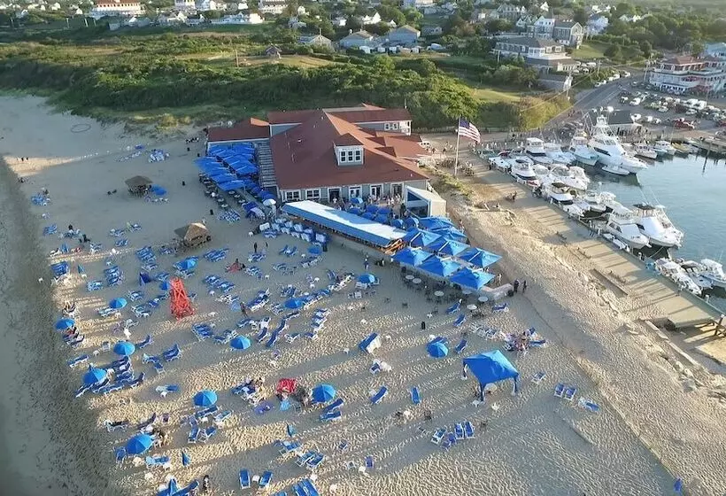 Hotelli Ballard S Beach Resort